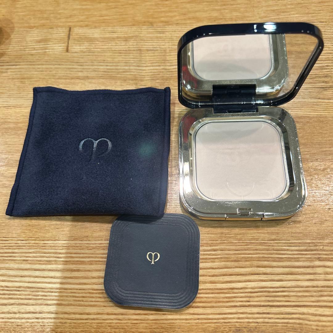 クレ・ド・ポー ボーテ　 プードルコンパクトエサンシエルn