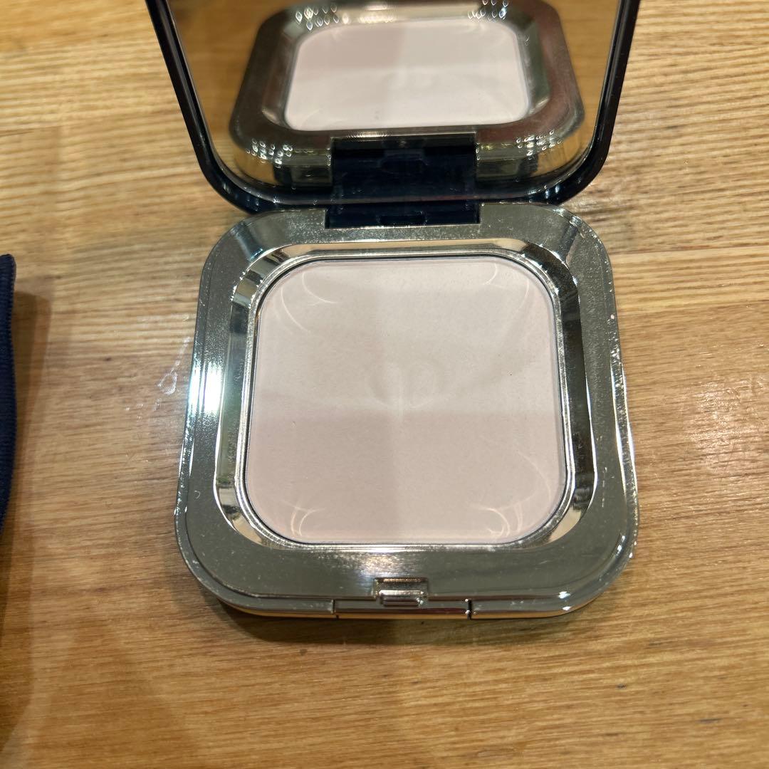 クレ・ド・ポー ボーテ　 プードルコンパクトエサンシエルn