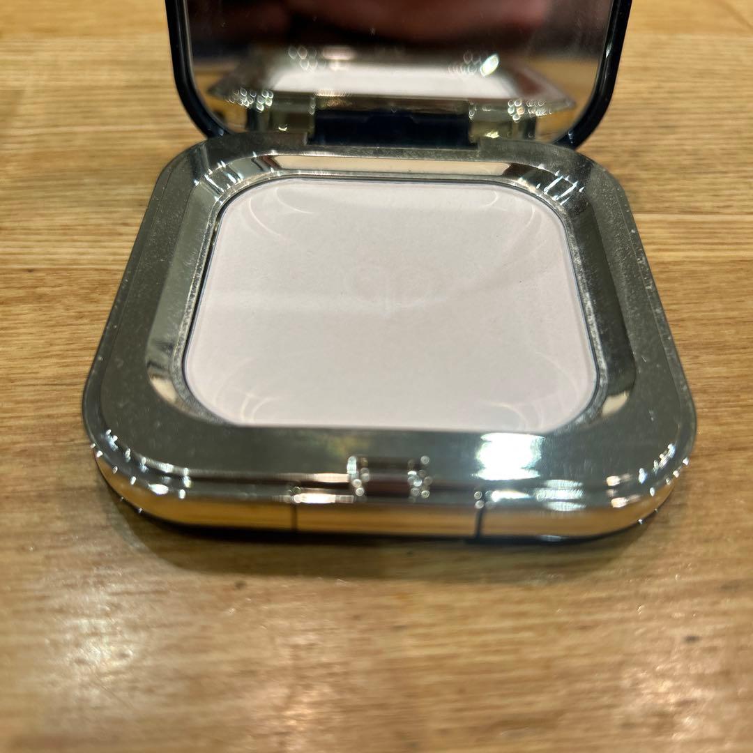 クレ・ド・ポー ボーテ　 プードルコンパクトエサンシエルn