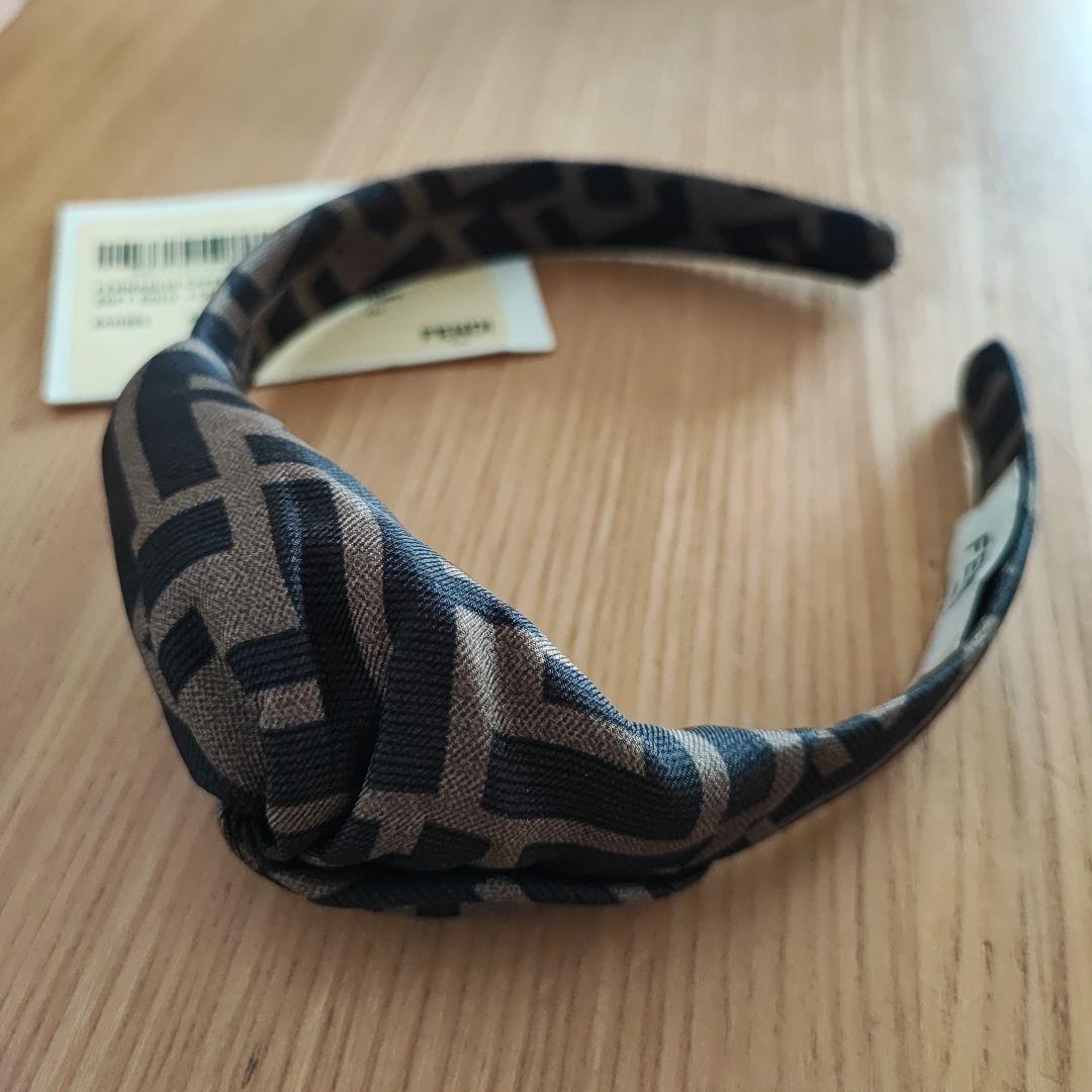 Cotu　FENDI ロゴ入り ヘアバンド