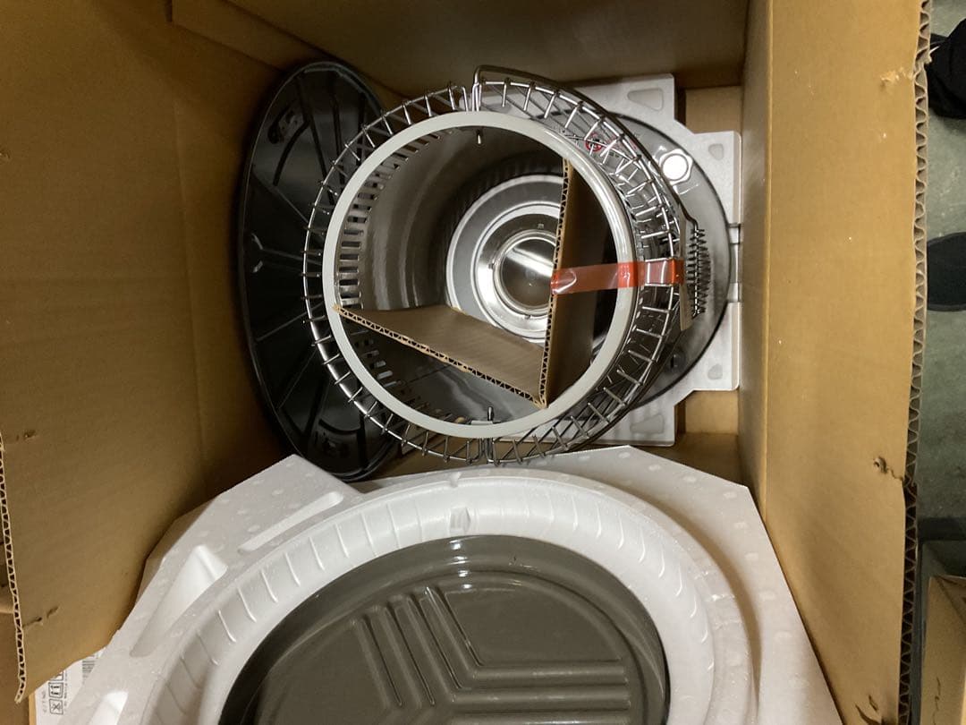 m*i様 トヨトミ KS-67E ホワイト 石油ストーブ