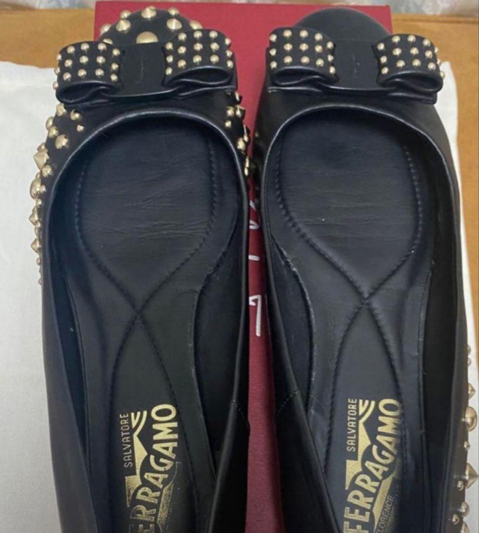 Salvatore Ferragamo ブラックスタッズバレエシューズ