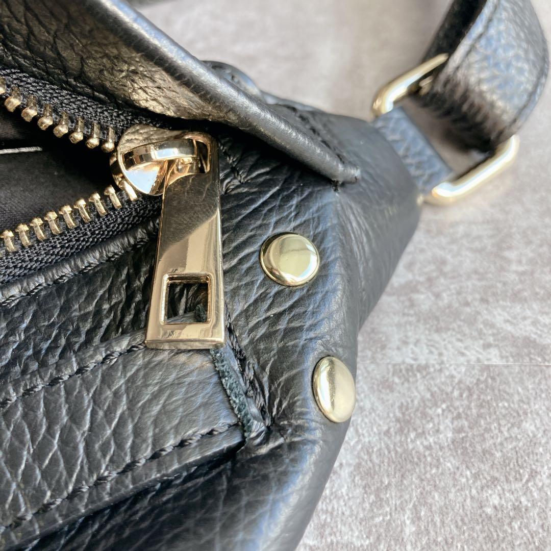 【極美品】AULENTTI オーレンティ　ボディバッグ　本革　黒　ゴールド