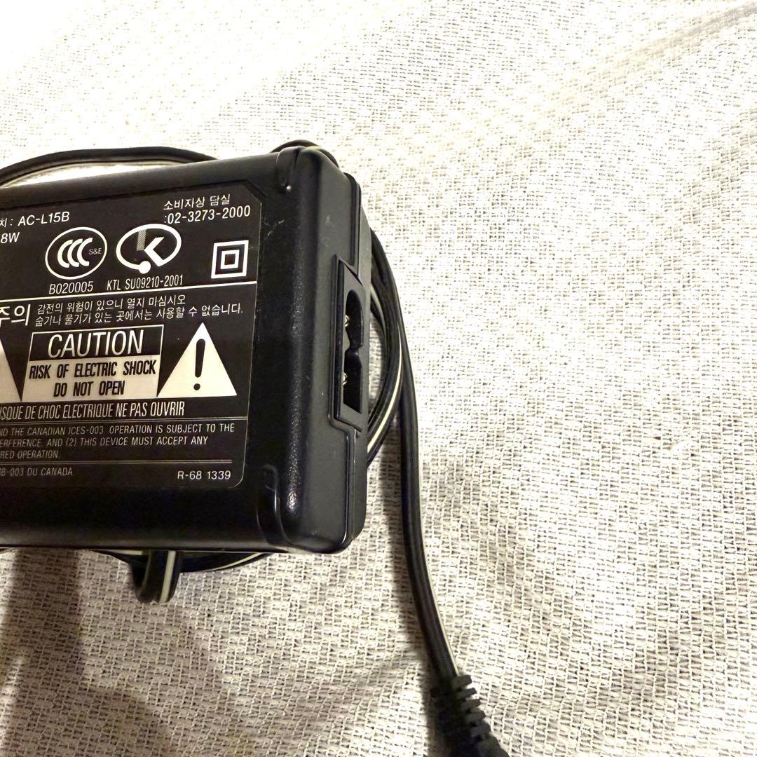 ワンオーナーSONY DSC-F828 デジタルカメラ　ストロボ 新品バッテリー