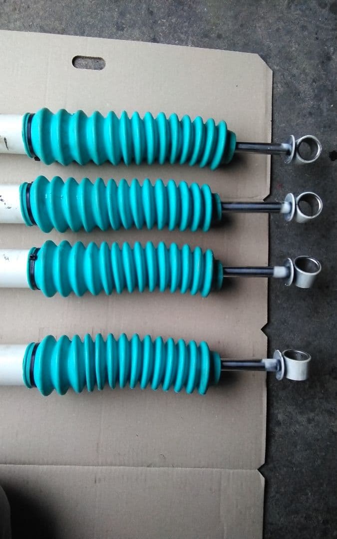 三菱ジープ　ロングショックアブソーバー