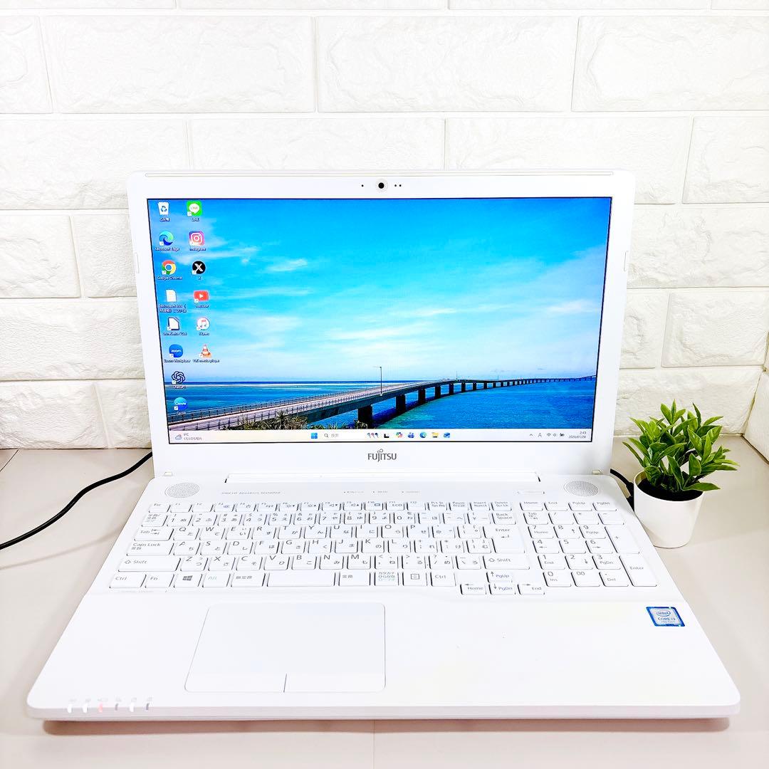 フルHD液晶✨快適動作のSSD カメラ 第7世代 白 ノートパソコン 富士通
