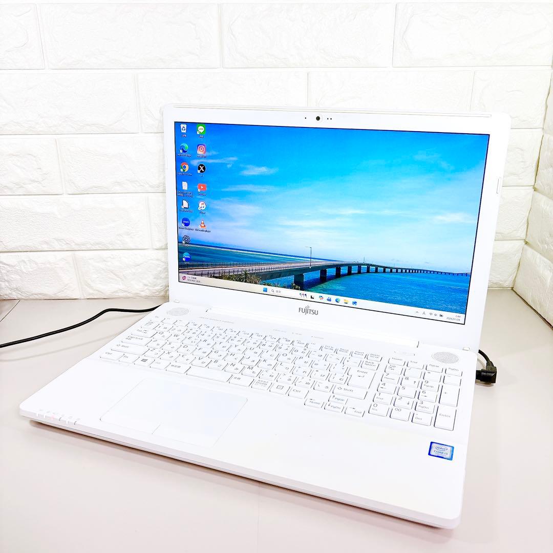 フルHD液晶✨快適動作のSSD カメラ 第7世代 白 ノートパソコン 富士通