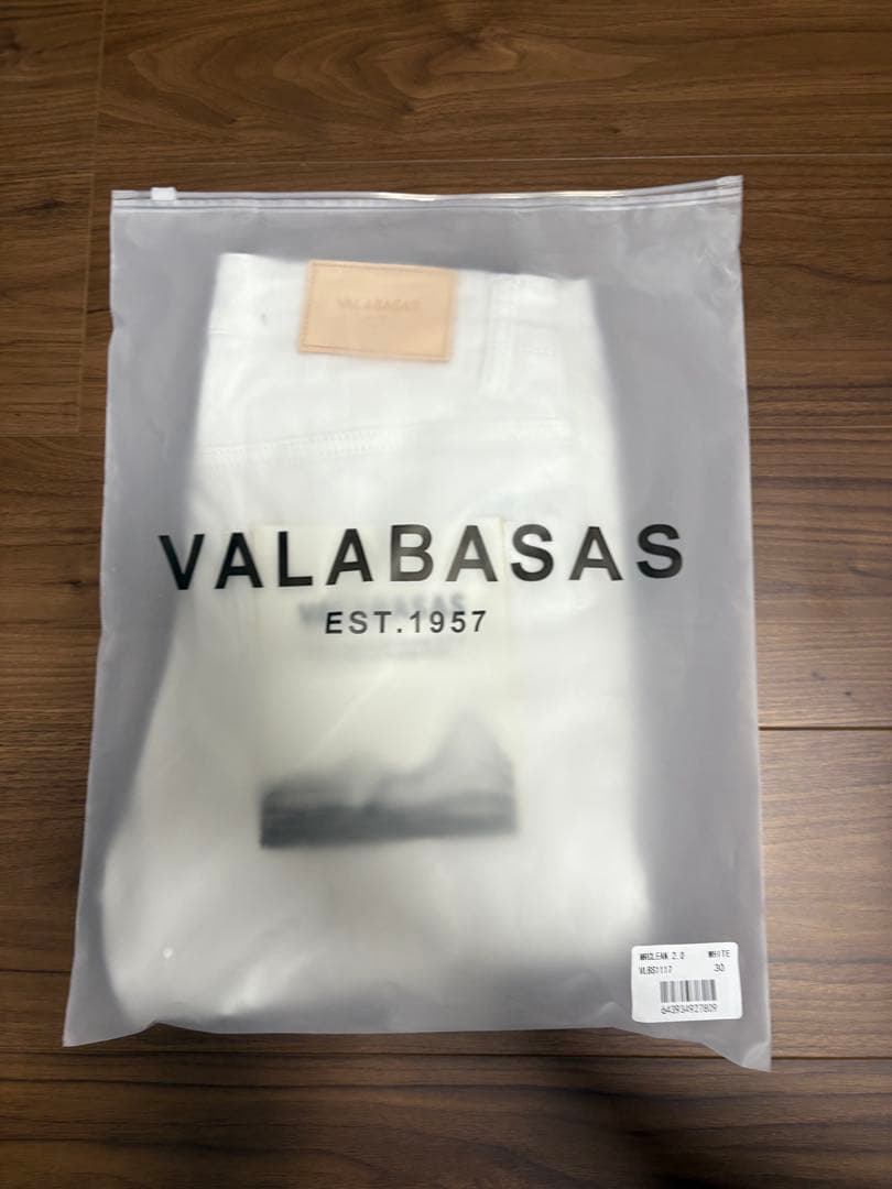 【新品】 VALABASAS スキニーデニム ホワイト サイズ30