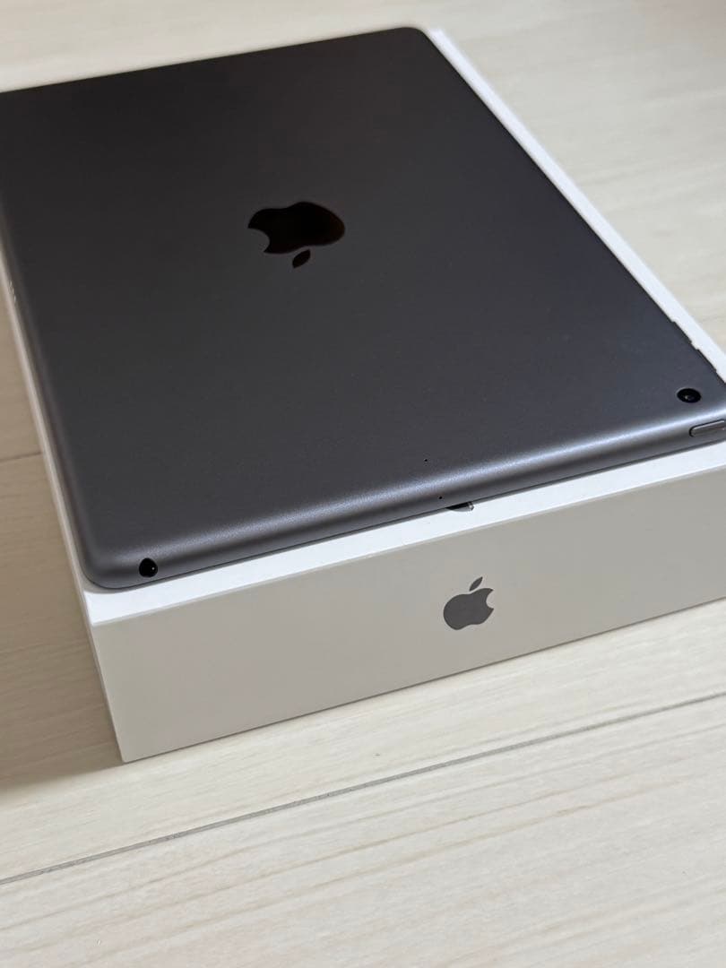 Apple iPad スペースグレー 本体 第9世代 カバー付き