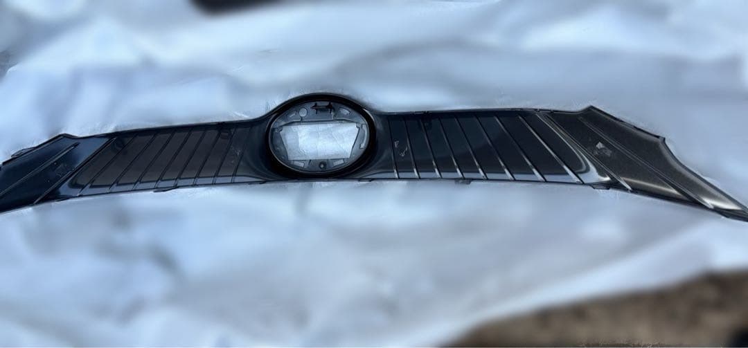 C*N様 【非売品・新車外し】トヨタ ハリアー フロントアップグリル ブラックメ