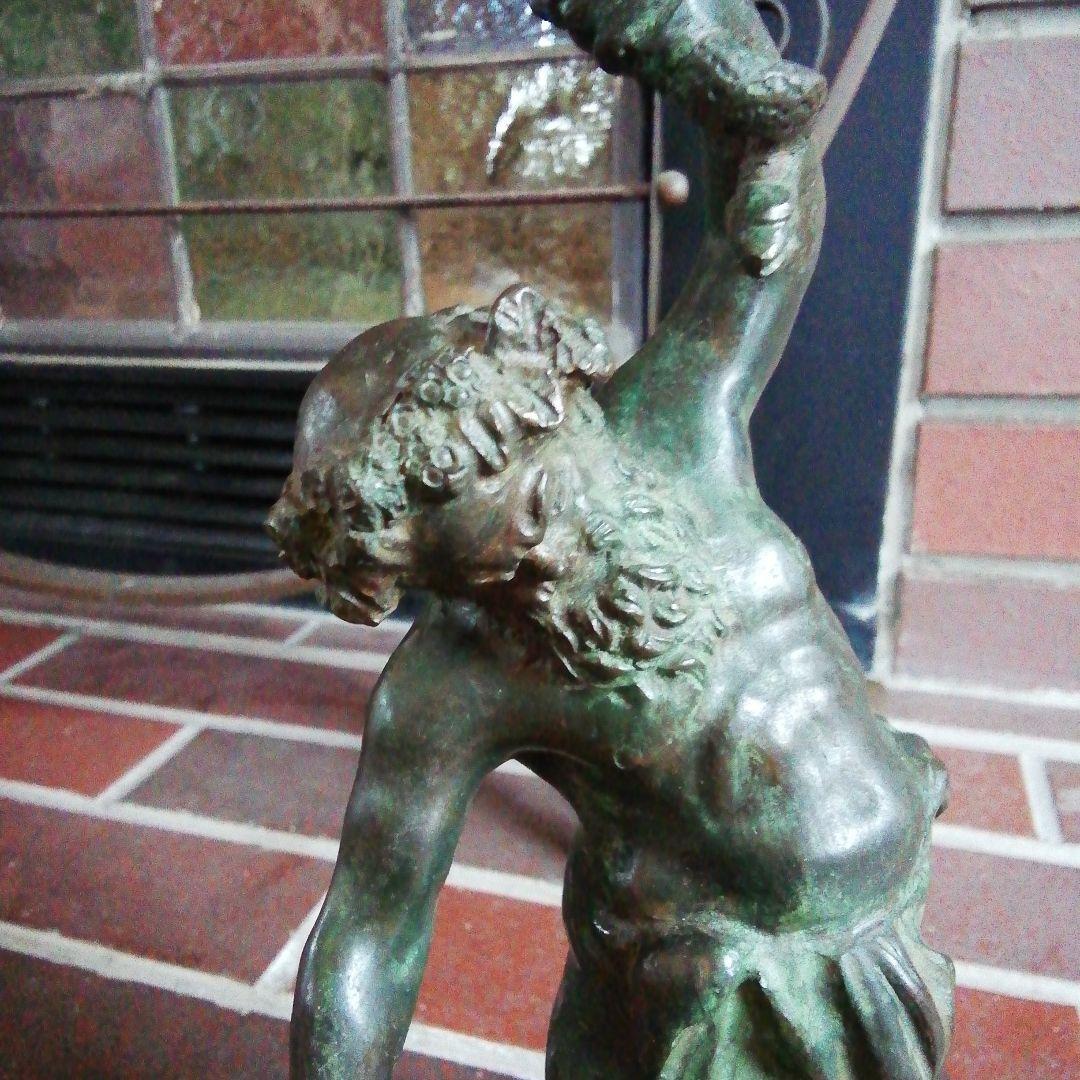 麦ちゃ様　　古典的な神話の彫刻貝殻と青銅スタンド