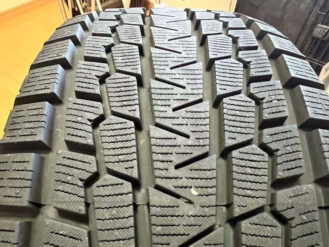 (極美品・バリ溝) 2024年製ランドクルーザープラド150 スタッドレスタイヤ