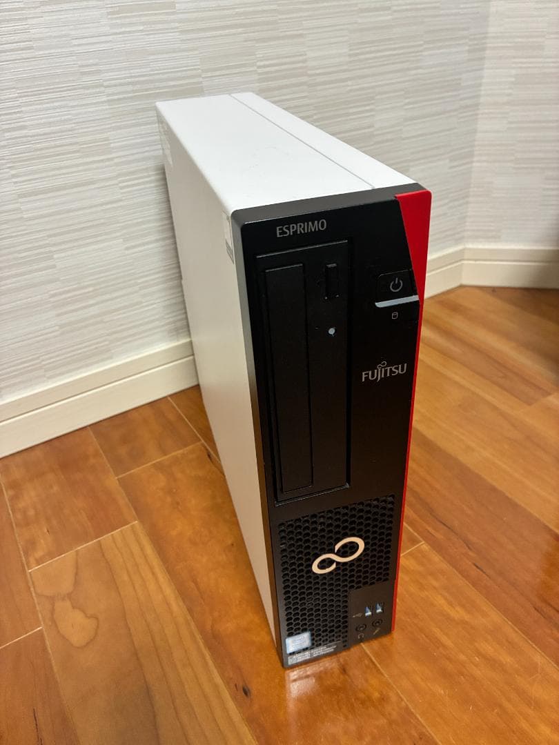 富士通 Esprimo デスクトップPC ホワイト/レッド