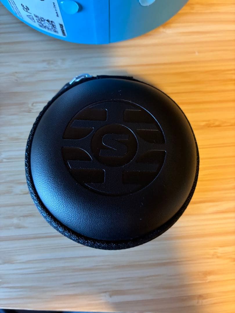 【新品同様】SHUREシュアー イヤホン SE215DYBK+UNI-Aブラック