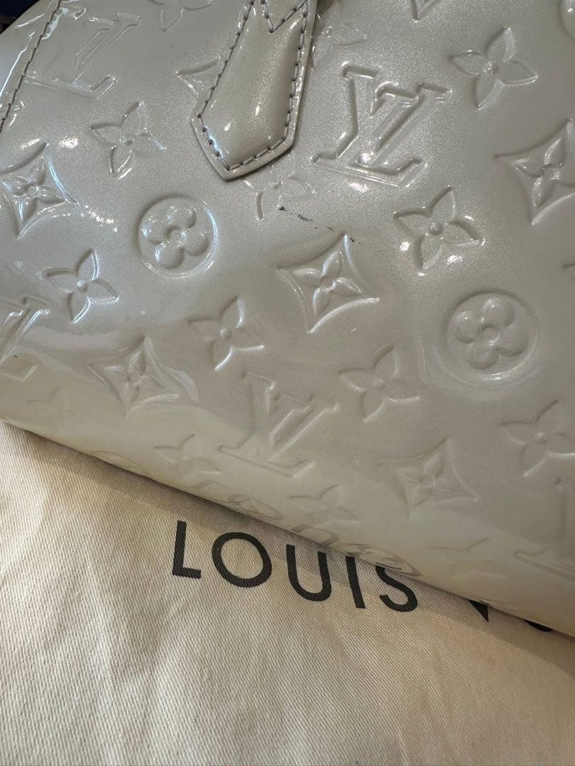 Louis Vuitton エナメルレザー ハンドバッグ クリーム