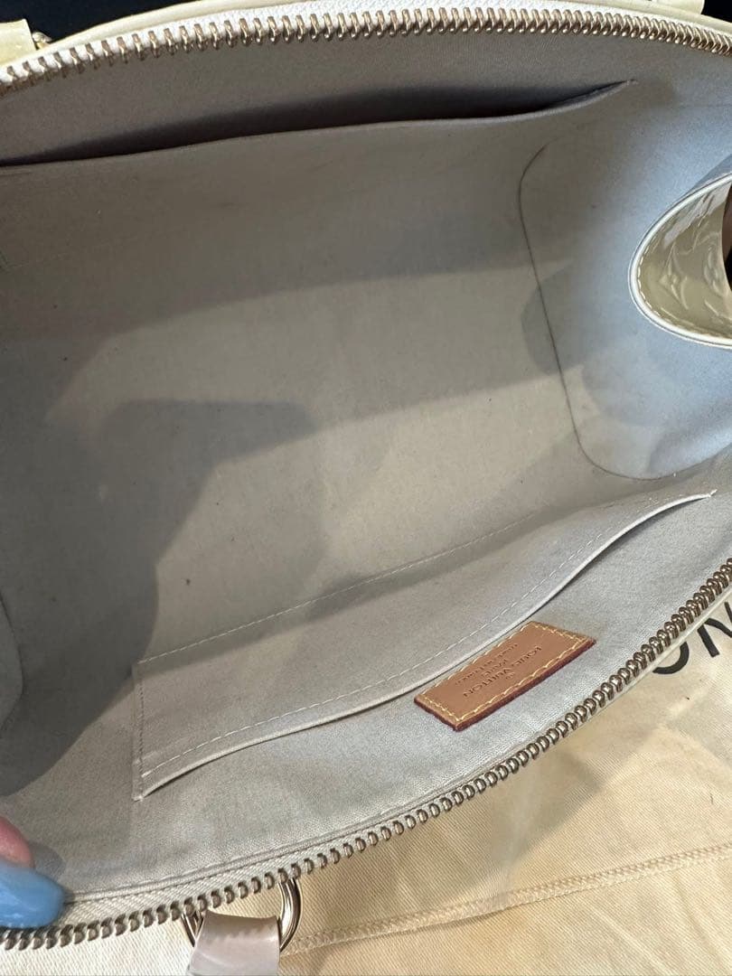 Louis Vuitton エナメルレザー ハンドバッグ クリーム