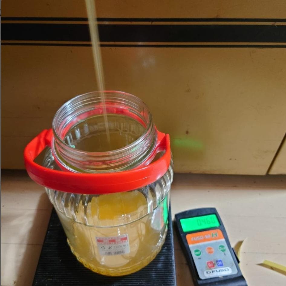 エミコサン専用　蜂蜜　でかいの1本　２．５キロ