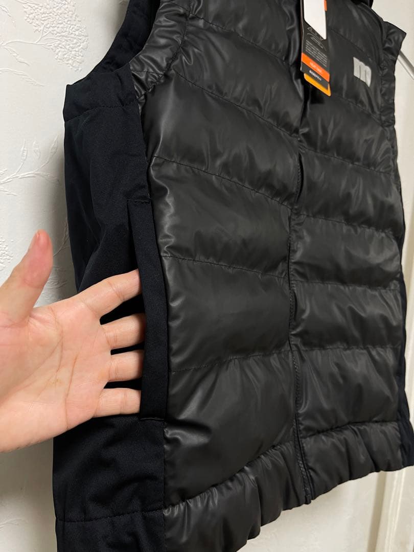 マンシングウエア　光を熱に変える　ヒートナビ　＋5℃ ベスト　定価38500円