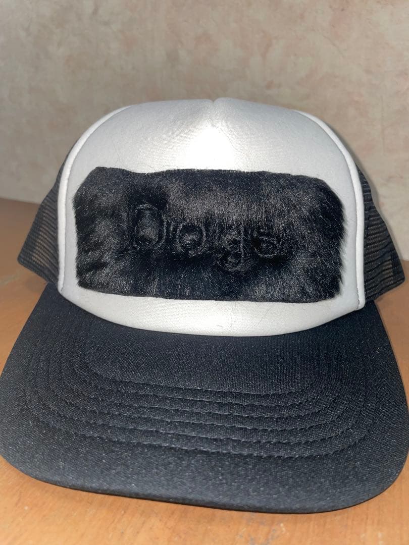 Dogs × STILLZ コラボ　フェイクファーキャップ　白×黒　千葉雄喜