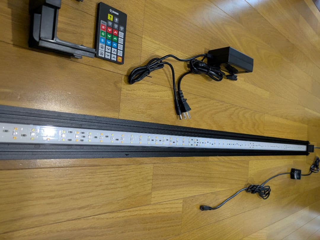 葵山田【点灯時間30分】アロワナライトマルチカラー！