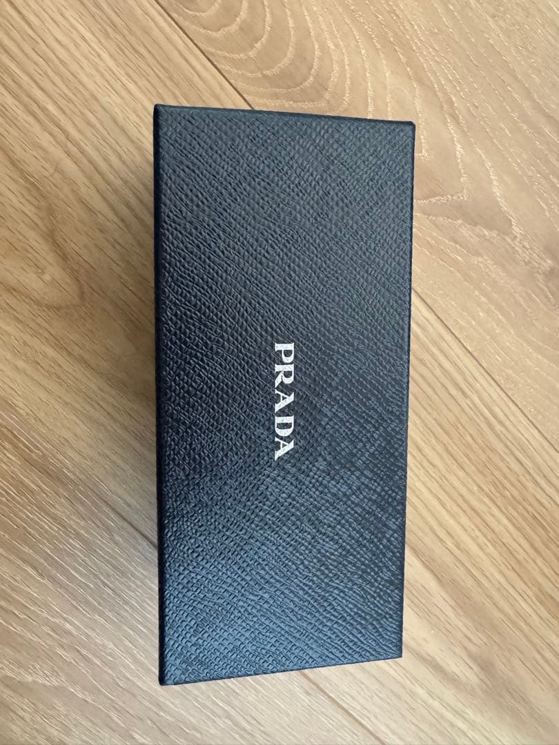 PRADA オーバーサイズサングラス ブラック