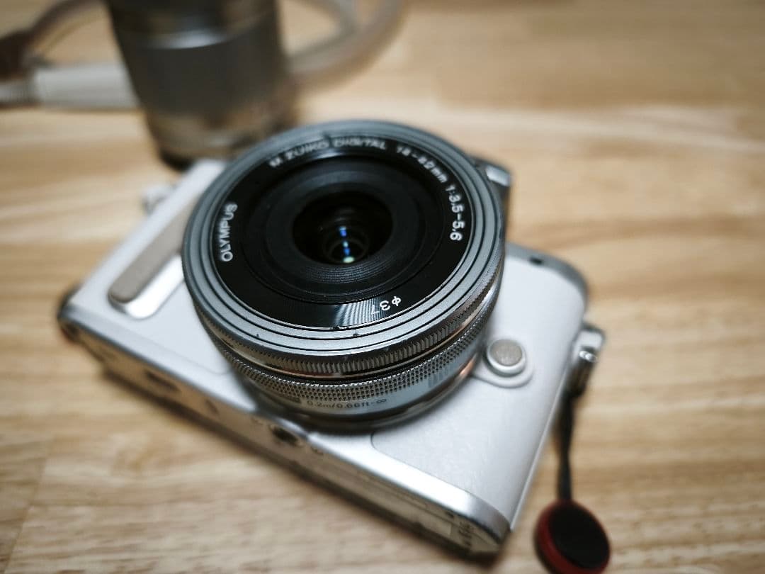 OLYMPUS PEN E-PL8 EZダブルズームキット＋単焦点レンズ