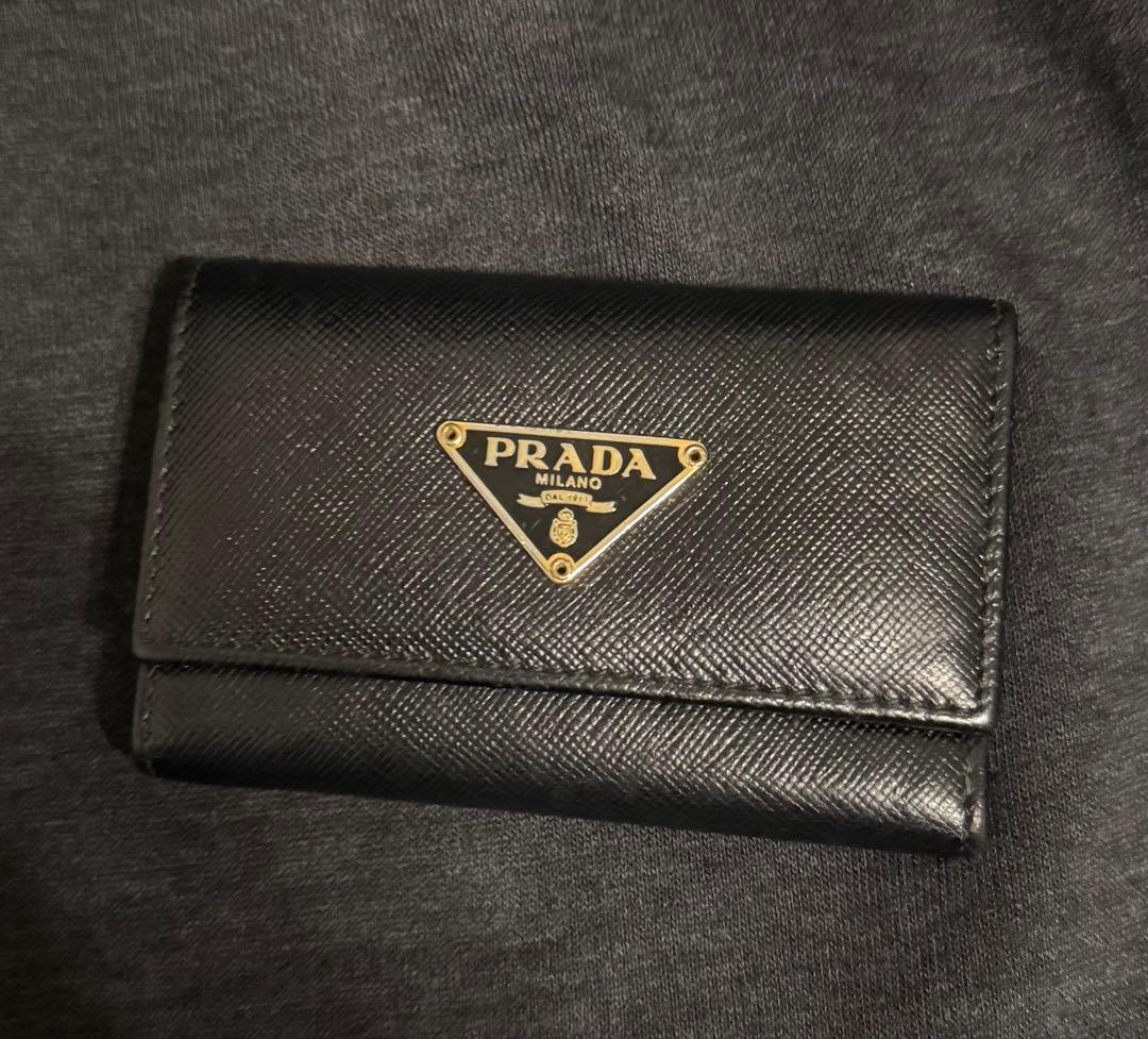 【PRADA】サフィアーノレザー キーケース 三角ロゴプレートブラック