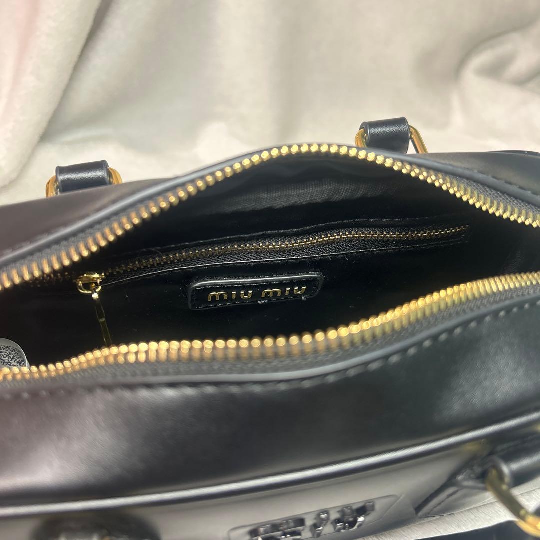 miumiu ショルダーバッグ