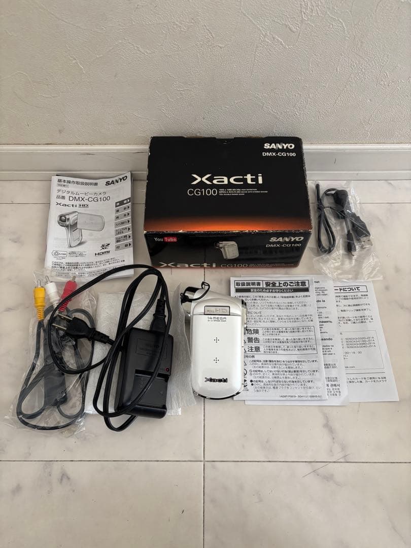 SANYO サンヨー デジカメ Xacti DMX−CG100 ホワイト