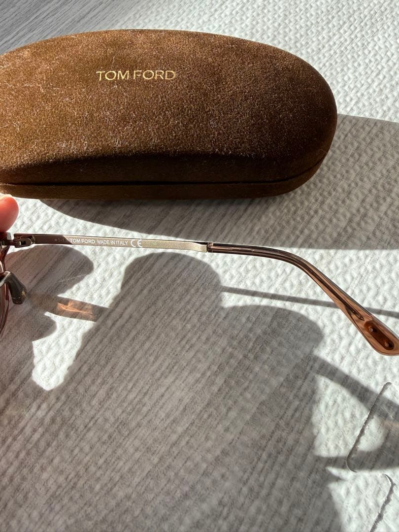 TOM FORD TF 5467クリアブラウン サングラス