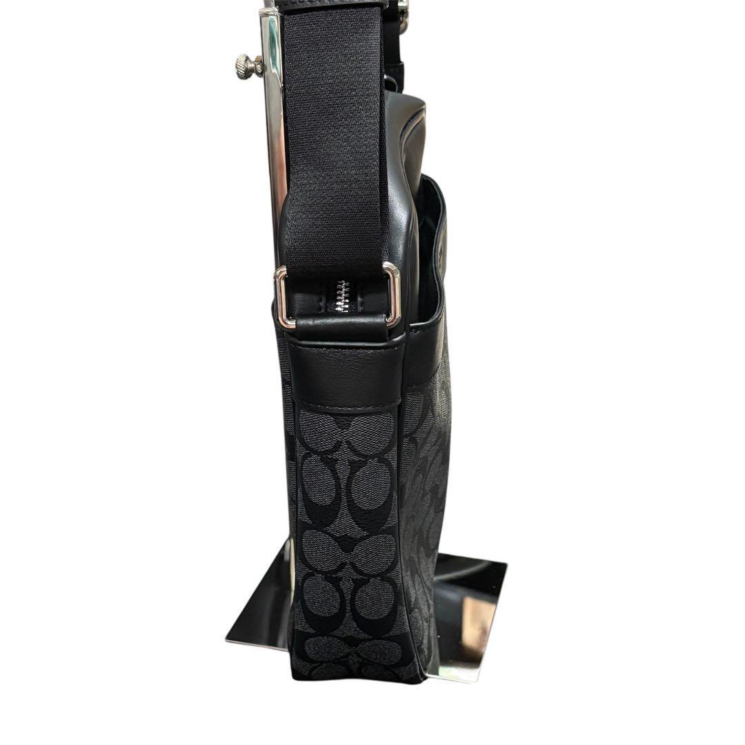 【美品】コーチ ショルダーバッグ シグネチャー サコッシュ PVCレザー 黒