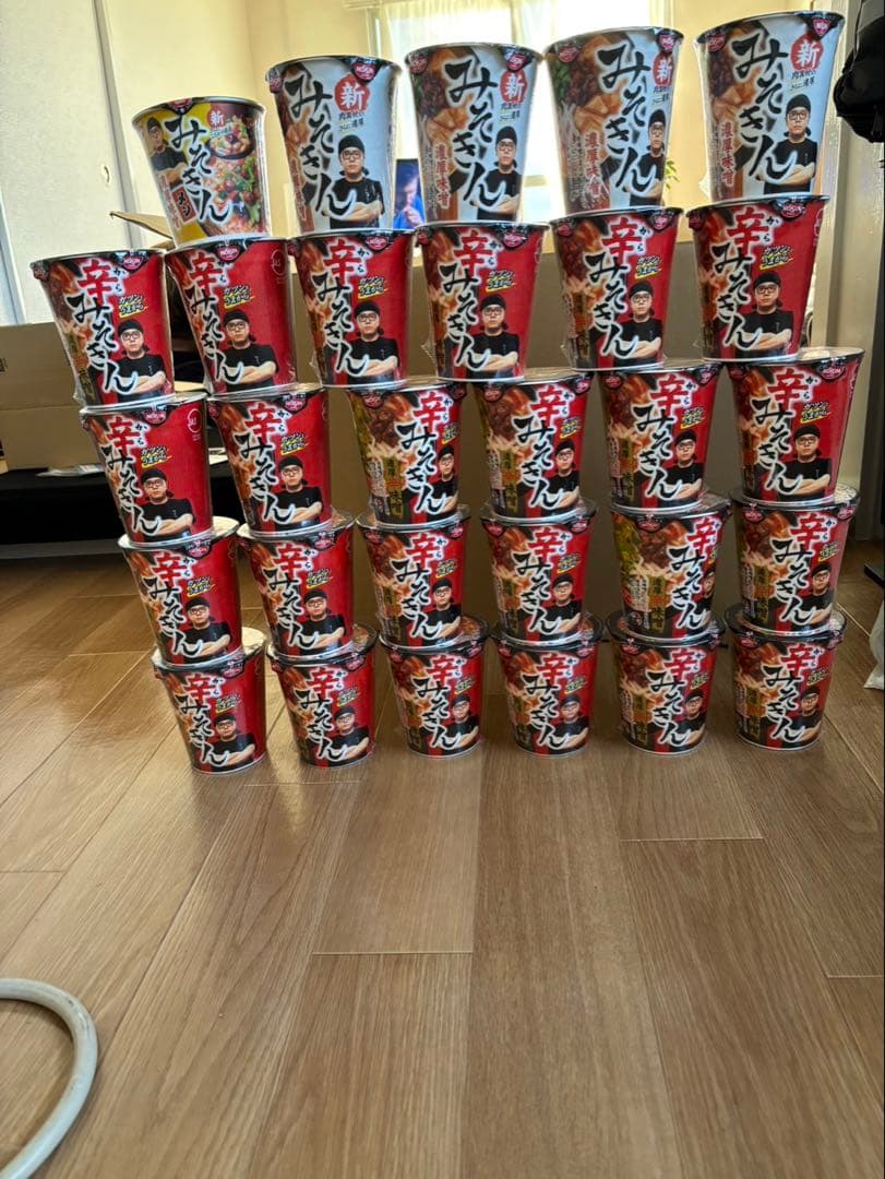 ２８個　新品未開封☆新 みそきん 濃厚味噌　HIKAKIN カップラーメン