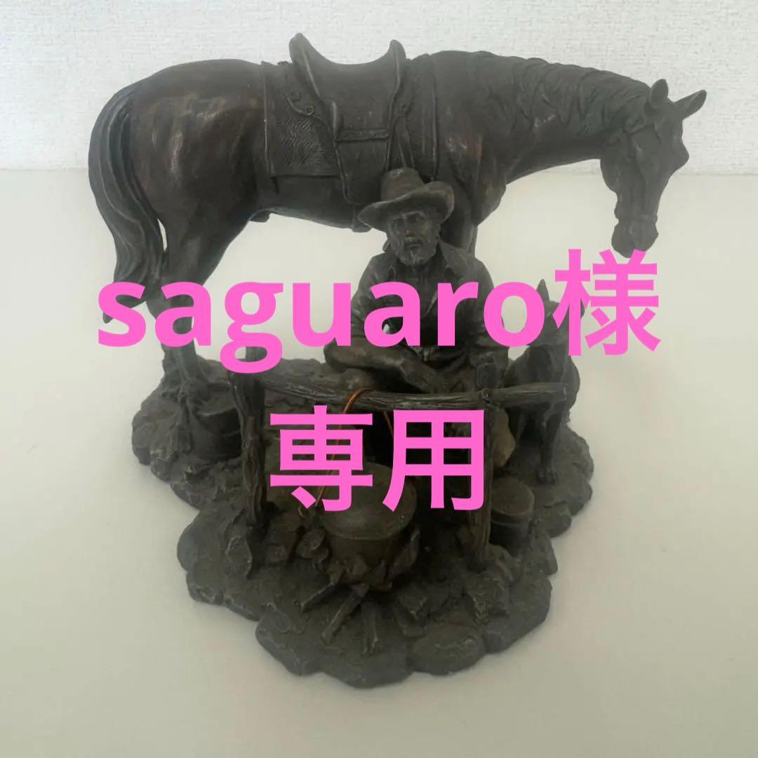 カウボーイと犬と馬のブロンズ彫刻