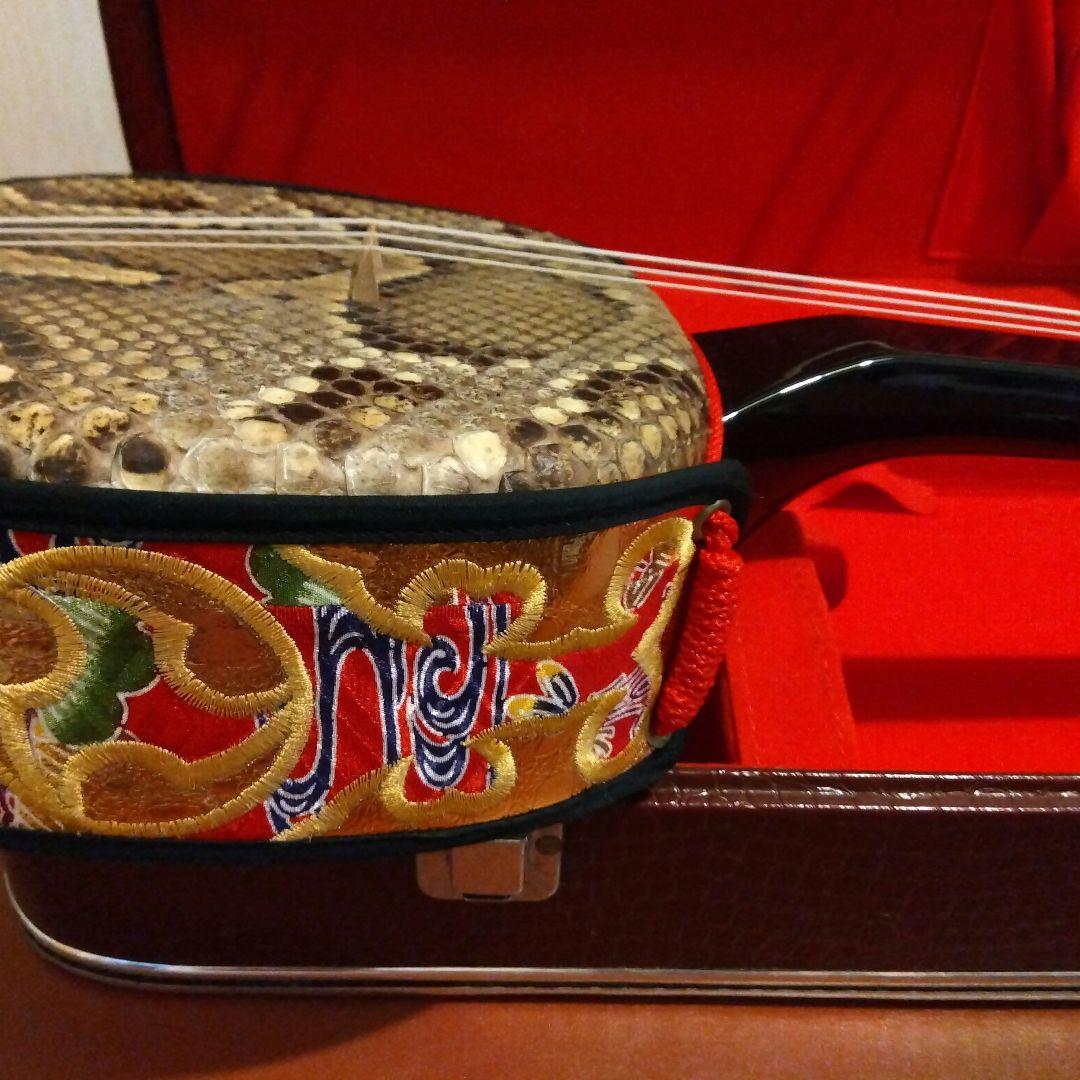 三線本体 蛇皮 金色刺繍 ケース付き