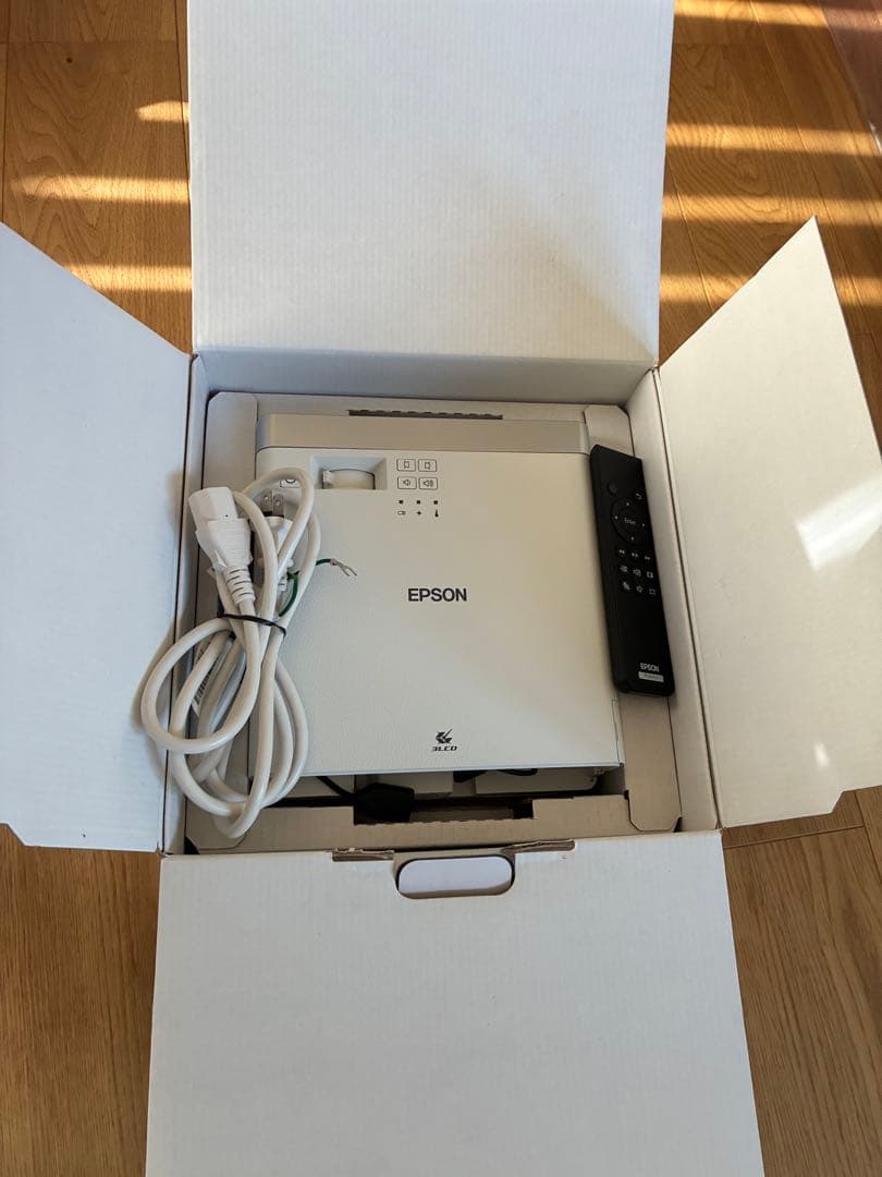 EPSON EF-100W ホームプロジェクター　光源使用時間0H 美品