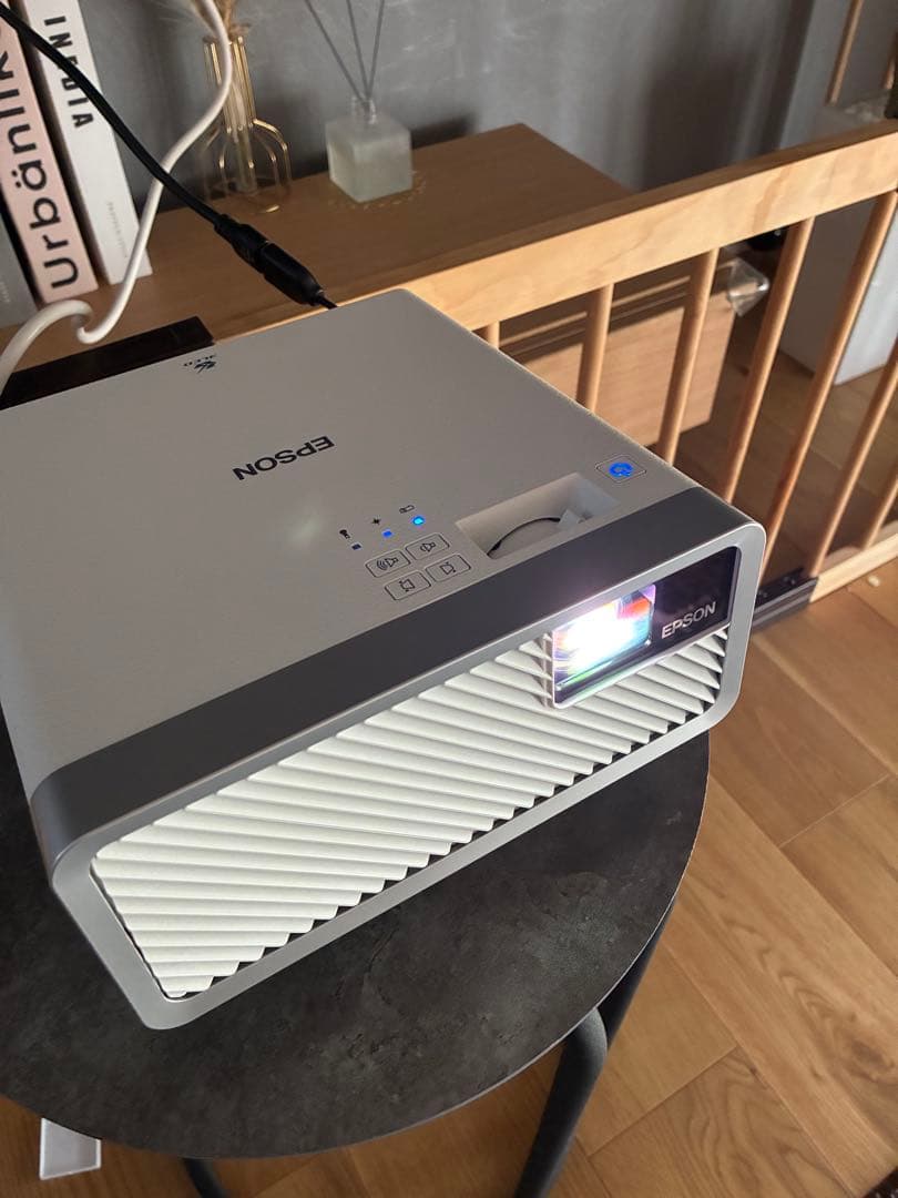 EPSON EF-100W ホームプロジェクター　光源使用時間0H 美品