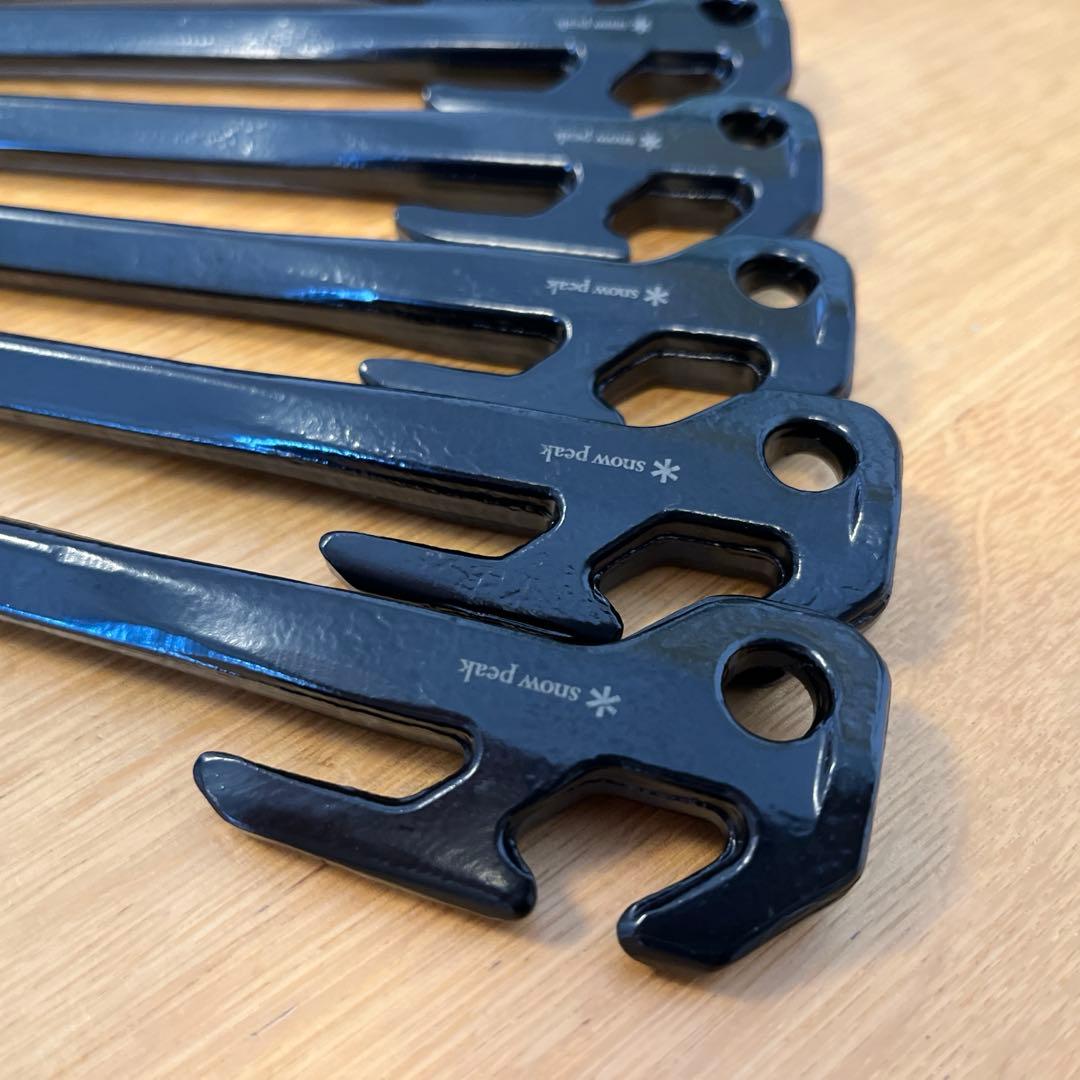 スノーピーク ユニットギアバッグ110とソリッドステークデルタ 40 10本