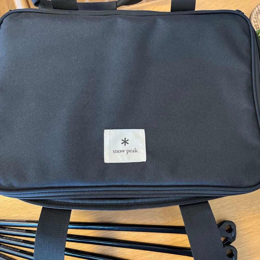 スノーピーク ユニットギアバッグ110とソリッドステークデルタ 40 10本