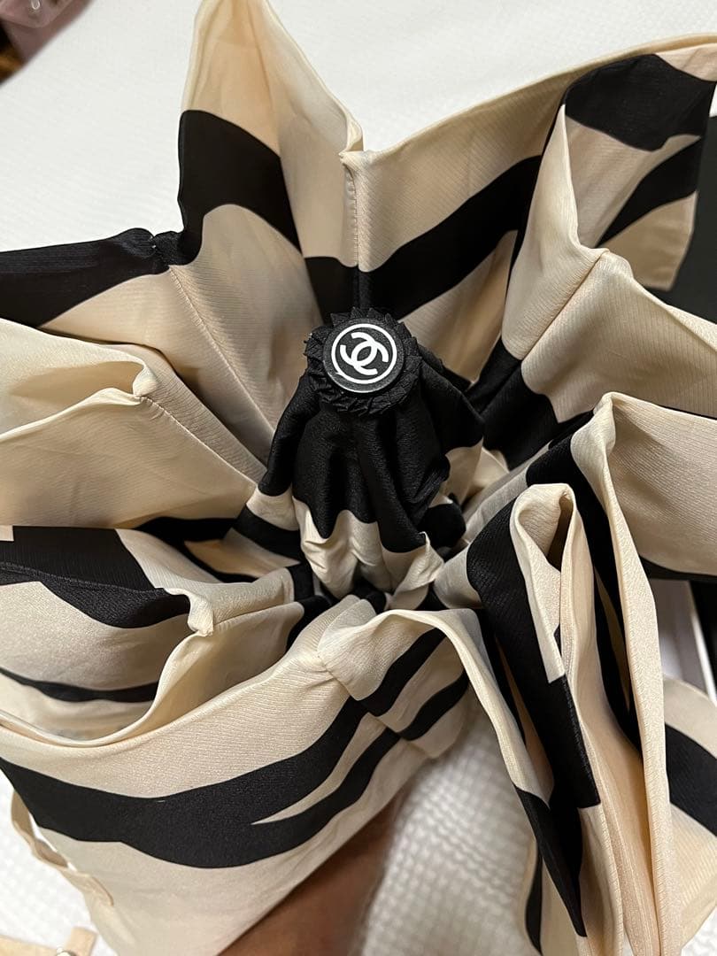 CHANEL 折りたたみ傘 ロゴ入り