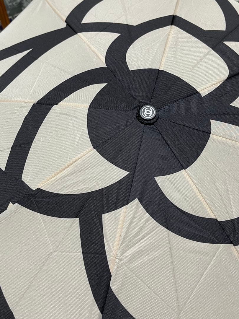 CHANEL 折りたたみ傘 ロゴ入り