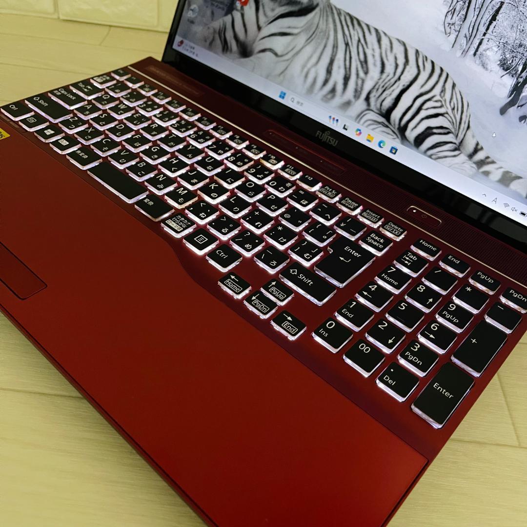 富士通 第8世代 i7 新品SSD512＋HDD メモリ16 ノートパソコン