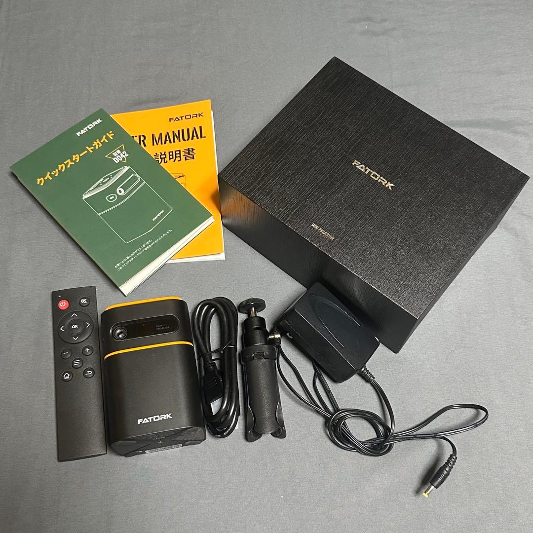 プロジェクターFATORK 5G 小型　スマホ対応 天井 三脚 ほぼ未使用