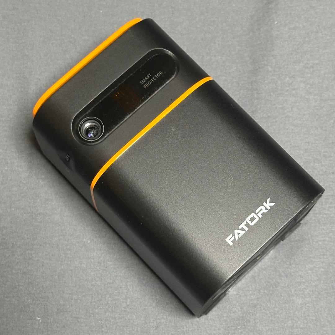 プロジェクターFATORK 5G 小型　スマホ対応 天井 三脚 ほぼ未使用
