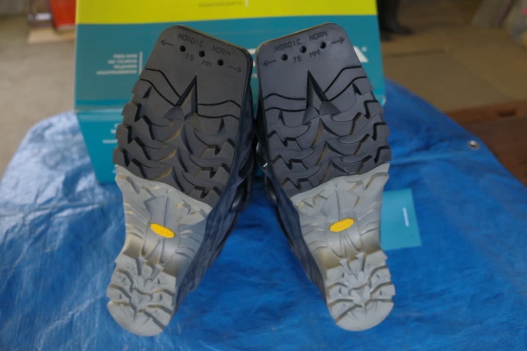 【新品】テレマークスキーブーツ　SCARPA　T4