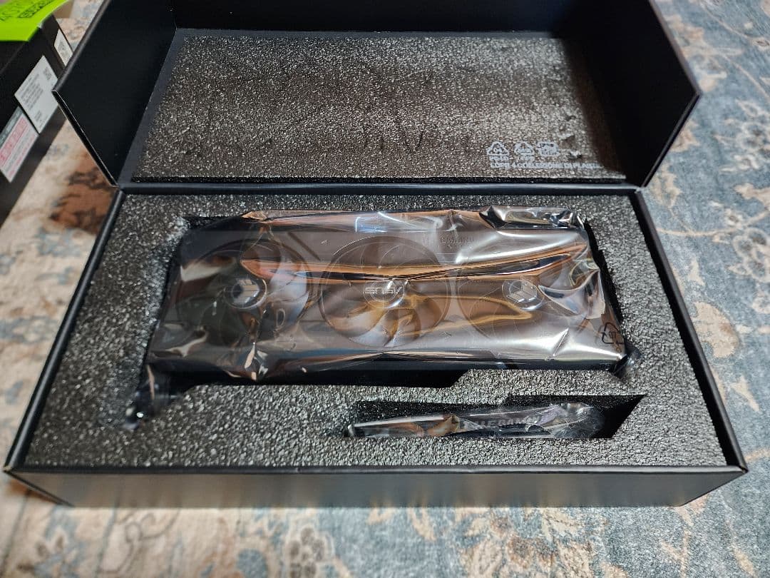 グラフィックボード・グラボ・ビデオカード ASUS TUF Gaming RTX 4070 Ti Super 16GB