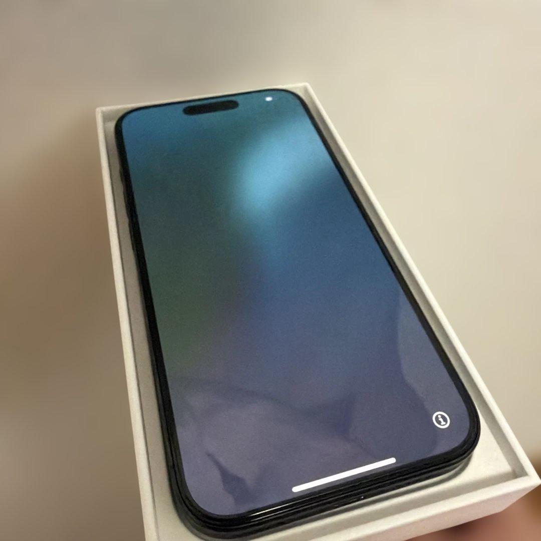 iPhone15pro ブラックチタニウム　256GB