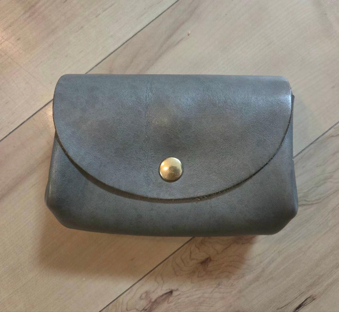 HERZの限定色アイビーグレイのふっくらフォルムの小銭入れL