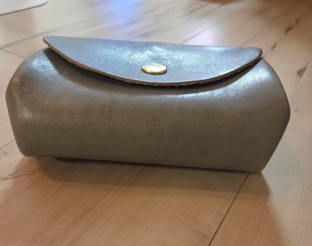 HERZの限定色アイビーグレイのふっくらフォルムの小銭入れL