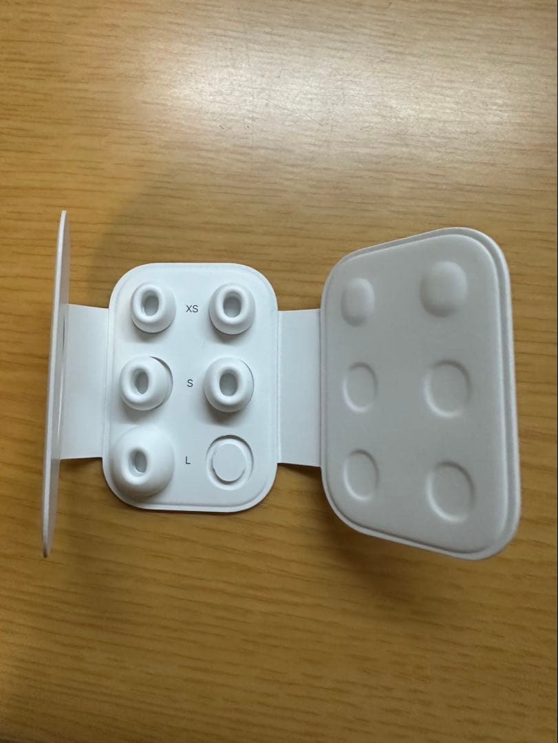 AirPods Pro 第2世代本体 ホワイト 充電ケース付き右耳値下げ交渉可能