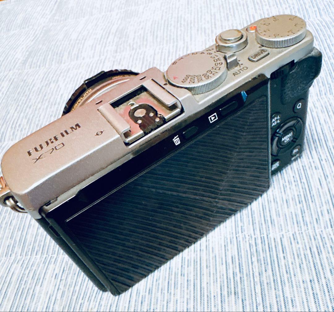 【限定値引】Fujifilm X70 コンパクトデジタルカメラ 備品付 匿名配送
